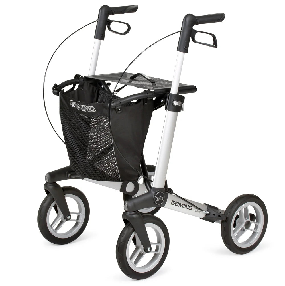 Sunrise Gemino 30 Comfort Rollator in Silbergrau mit großen, weichen Rädern, von schräg vorne - Leichtgewicht-Rollator