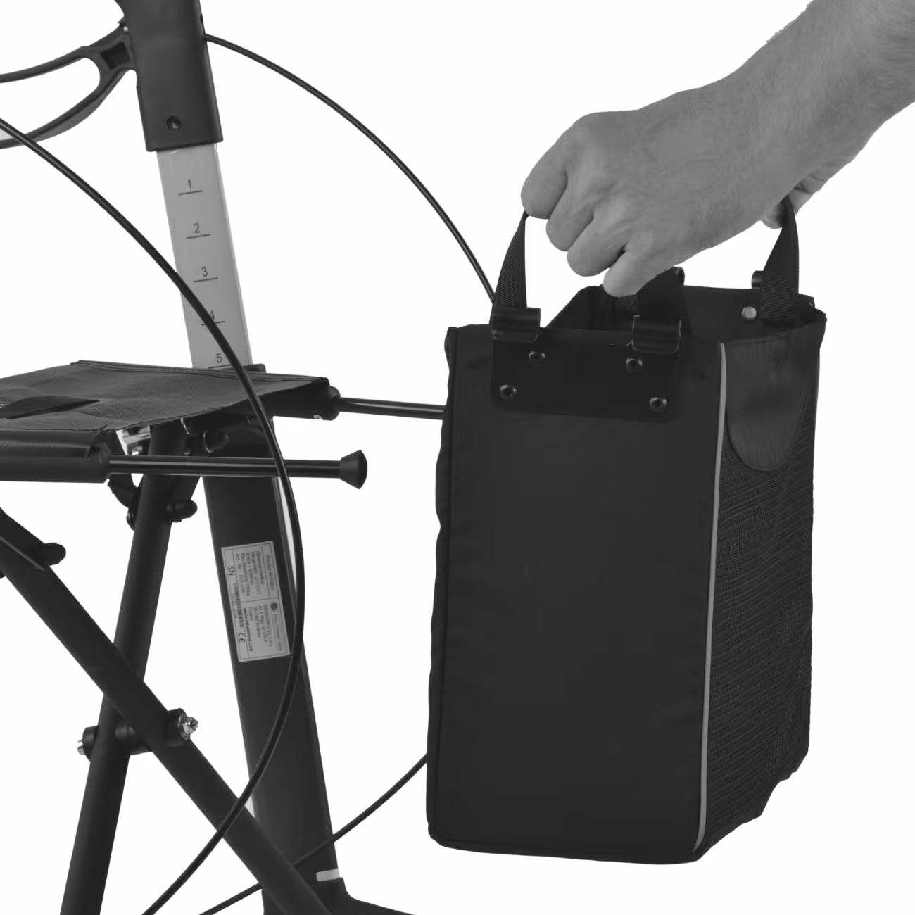 Rehasense Auswärts-Rollator Explorer, in Aktion im Alltag - Outdoor Rollator