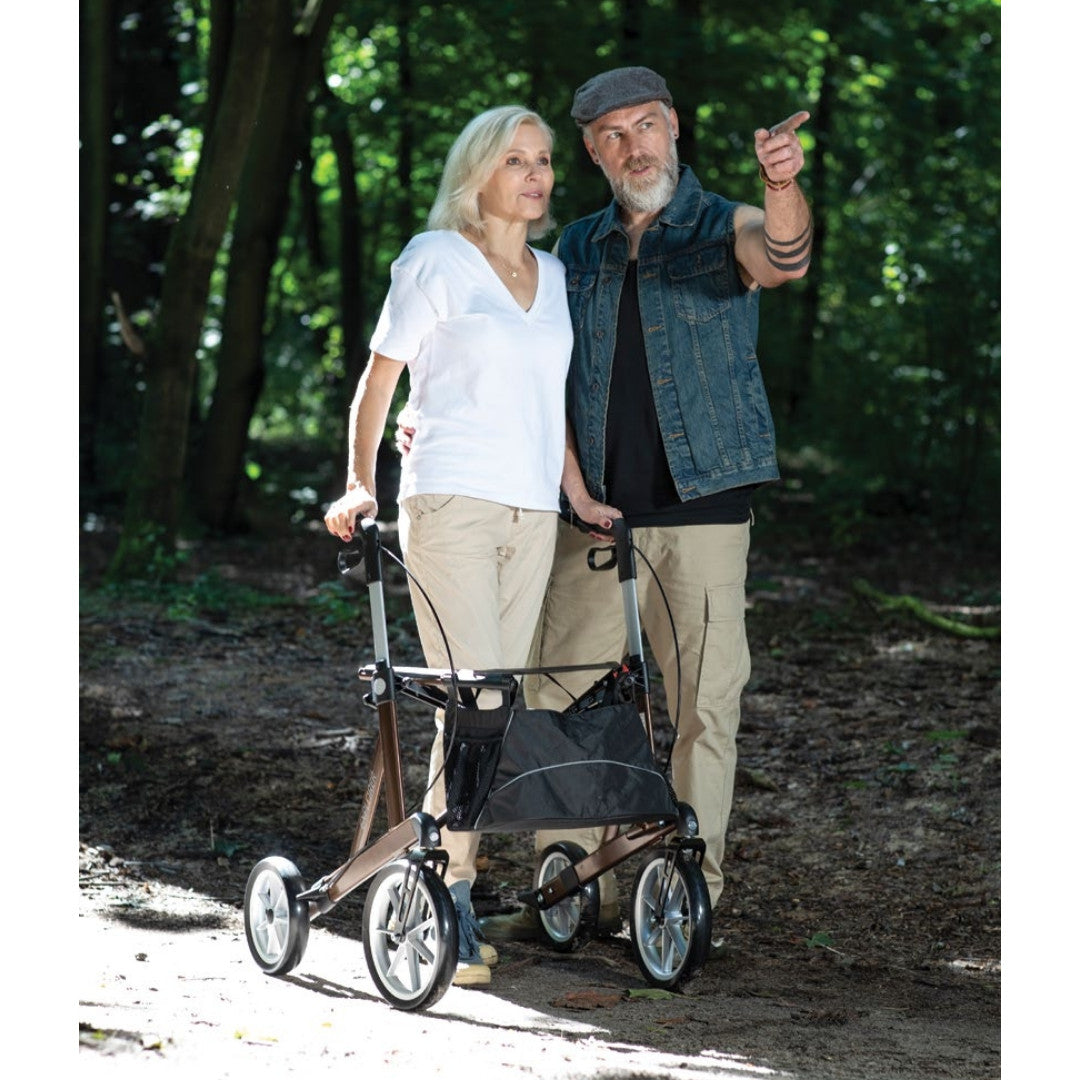 Rehasense Auswärts-Rollator Explorer, von schräg vorne - Outdoor Rollator