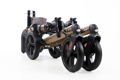WheelzAhead TRACK Rollator, in Champagne, in Aktion im Alltag - Rollator für Senioren