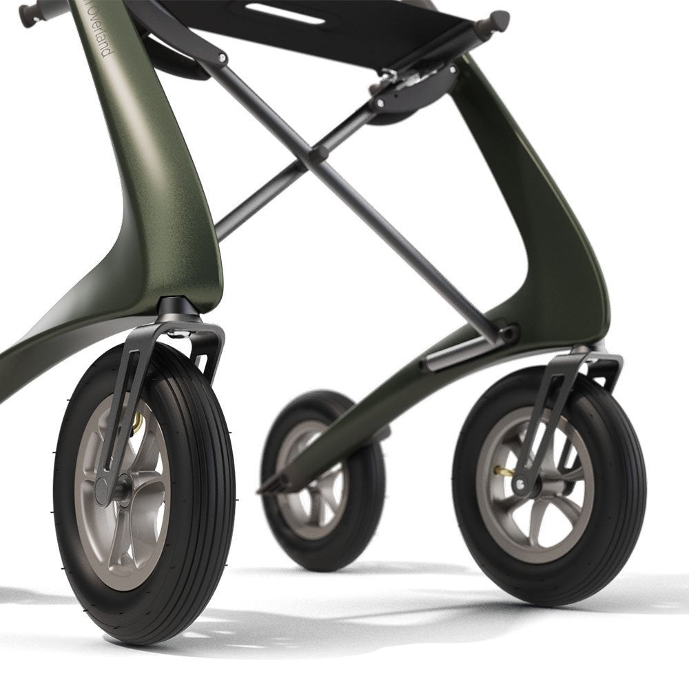 Luftgefüllte Reifen und feste Vorderradgabel des byACRE Carbon Overland Rollators