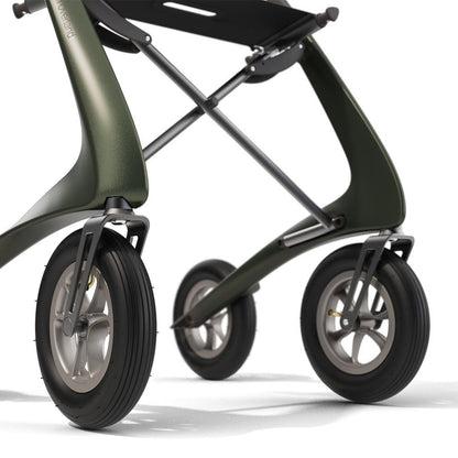 Luftgefüllte Reifen und feste Vorderradgabel des byACRE Carbon Overland Rollators