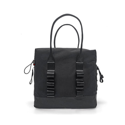 Mitgelieferte Tasche des byACRE Carbon Overland Rollators