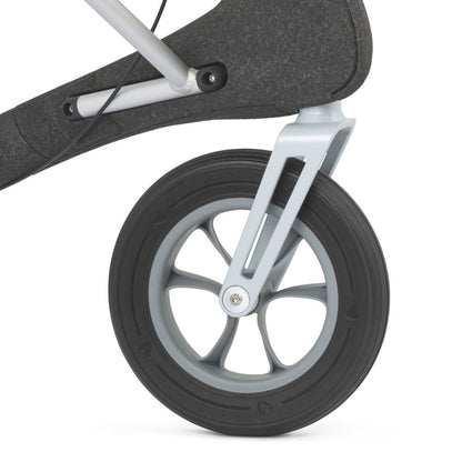 Vorderrad und Gabel des byACRE Nordic Pioneer Rollators in Granitschwarz, Detailansicht