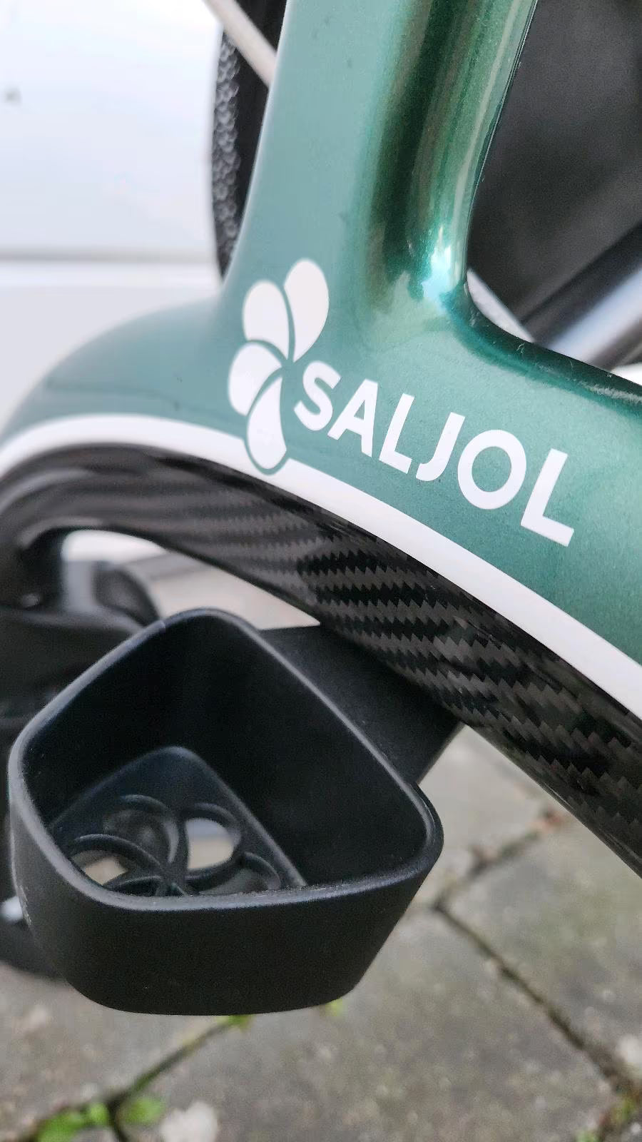 Saljol Carbon Rollator with full equipment