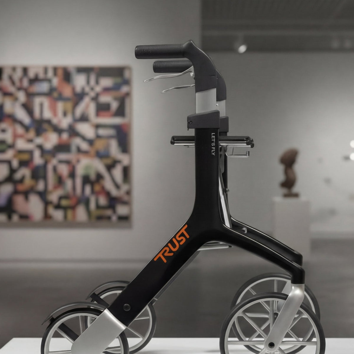 Trust Care Let's Fly Rollator in Schwarz in einer Galerie